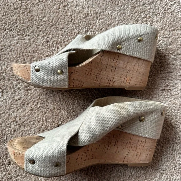 Lucky Brand Beige Cork Wedge Sandals with Studs Women’s Size 6 - Picture 2 of 6